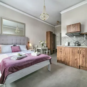 apartamenty-wrona-wrona-apartments.krakowhotelspoland.com/